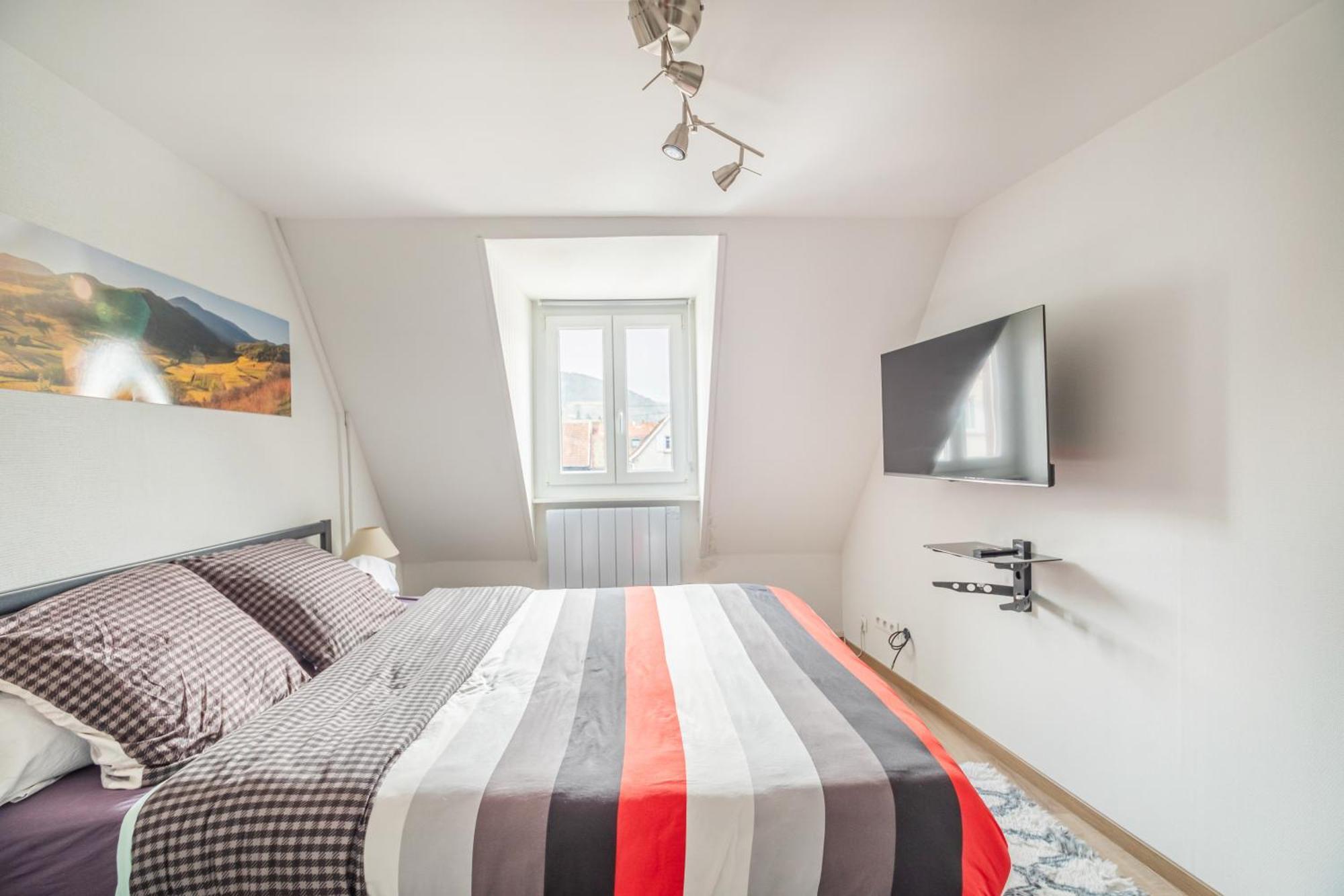 11 - Centre-ville - Cozy Apartment *